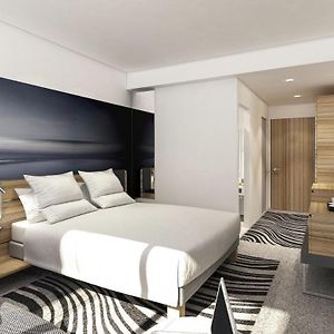 Executive Queen Room Sofa Bed